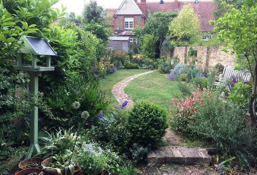 Bed & Breakfast No. 9 3