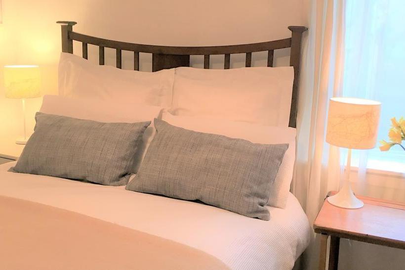 Bed & Breakfast No. 9 6