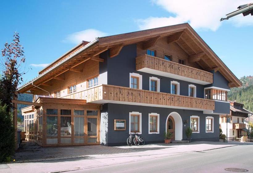 Mellow Mountain Hostel