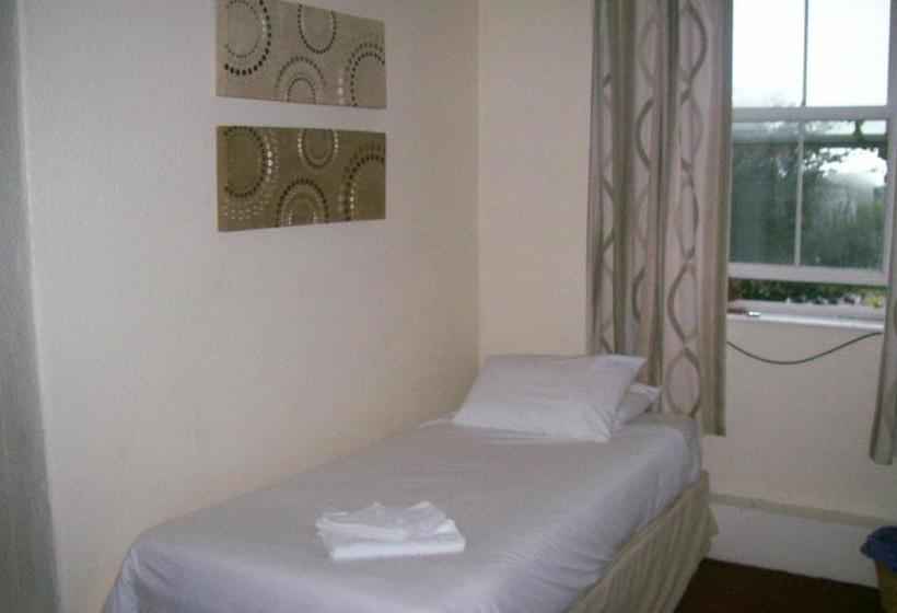 Hotel Red Admiral 14