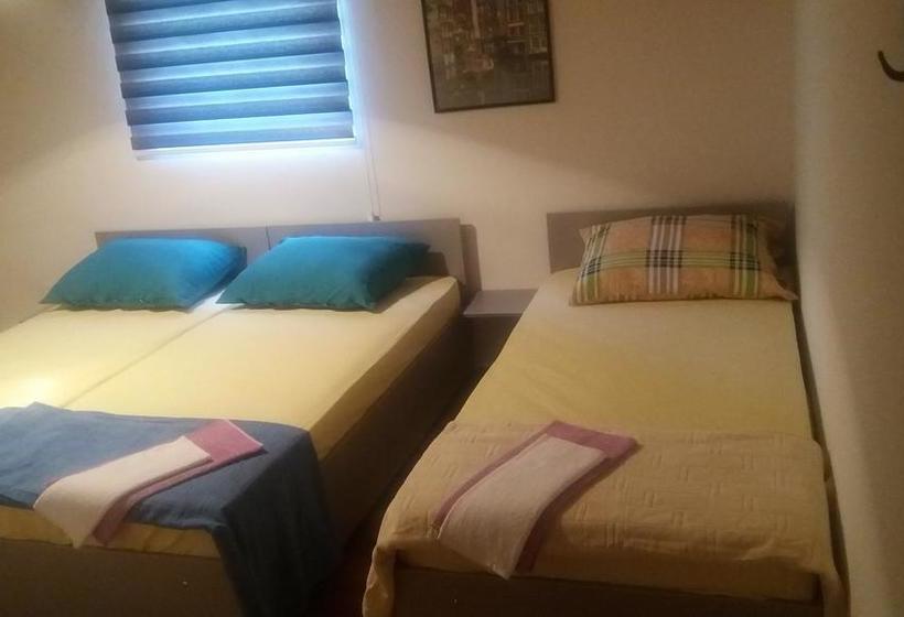 Bed and Breakfast Rooms Fm 1