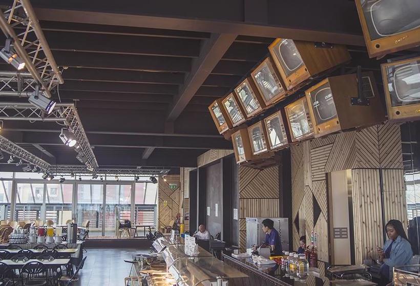 Hotel The Stay Club Colindale 10