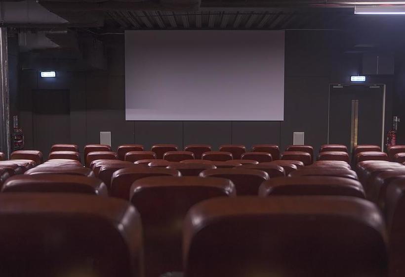 Hotel The Stay Club Colindale 8