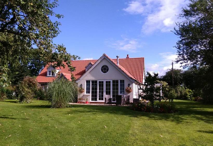 Bed and Breakfast White Cottage B And B