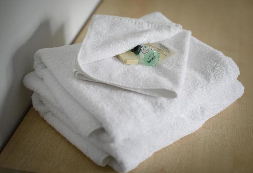 Hotel Sandown Park Lodge 6