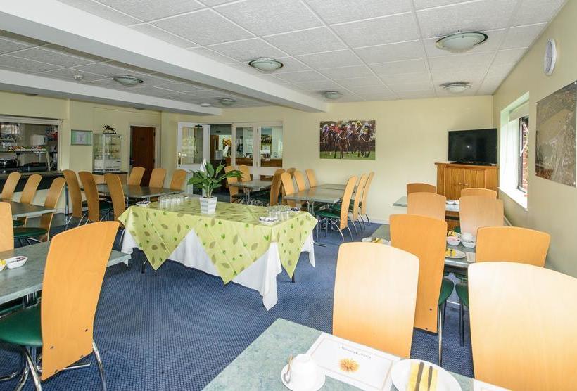 Hotel Sandown Park Lodge 7