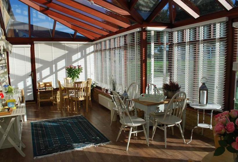 Stoneleigh Barn Bed And Breakfast