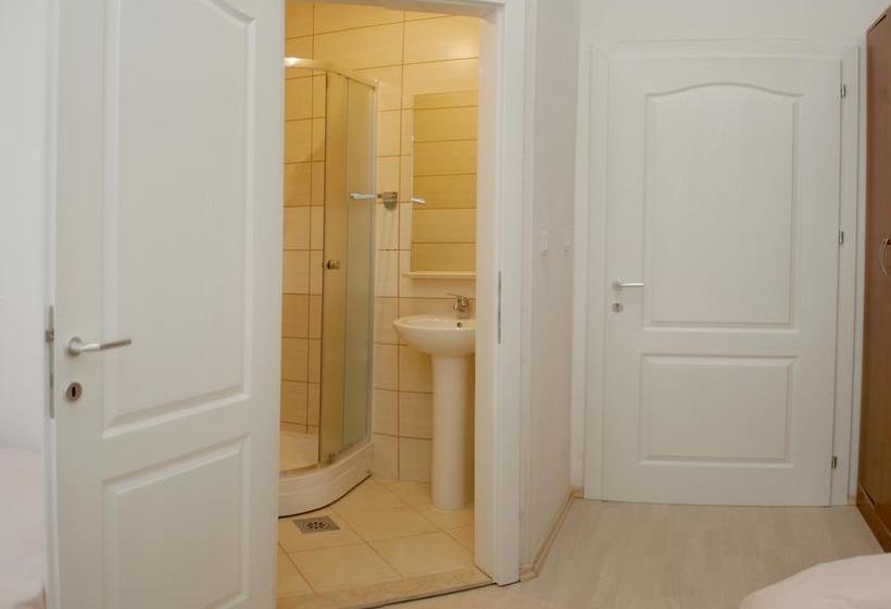 Blue Box Bed And Breakfast 18