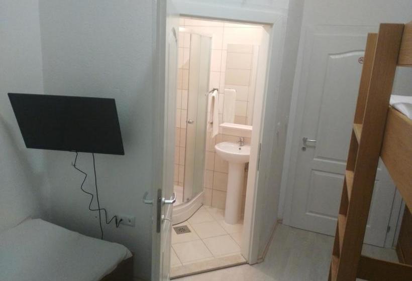 Blue Box Bed And Breakfast 5