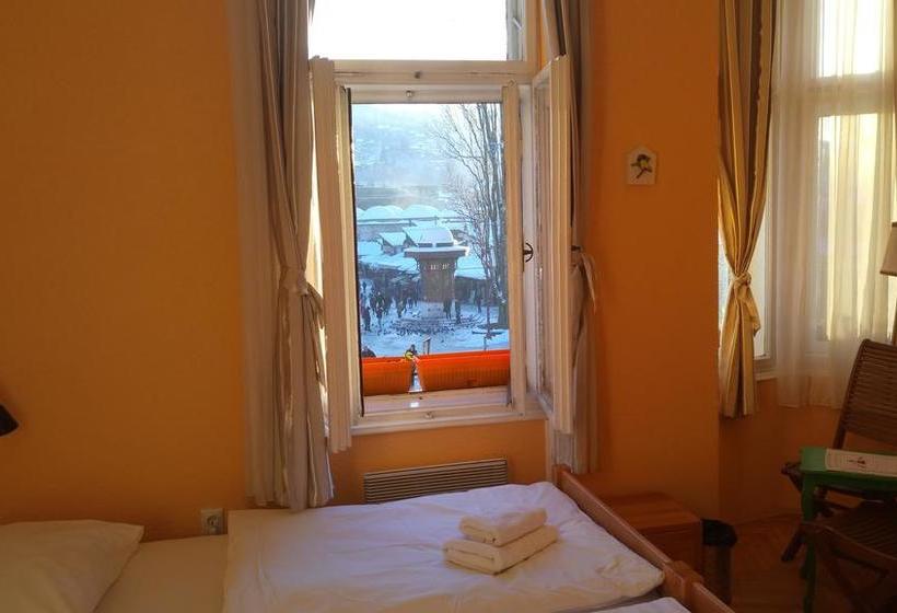 Hostel Pigeon Square