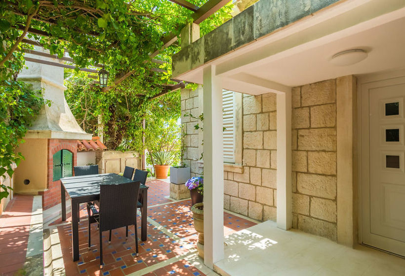 Ivana's Central Suites