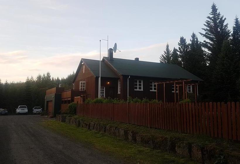 Bed and Breakfast Guesthouse Grai Hundurinn 1