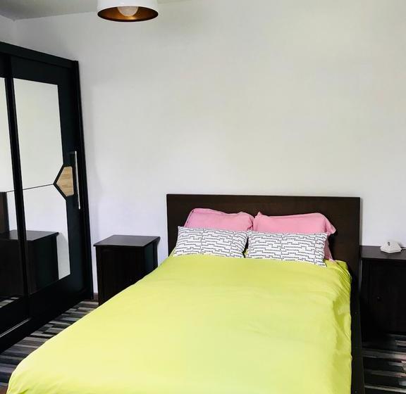 Bed and Breakfast Cazare De Mijloc 11