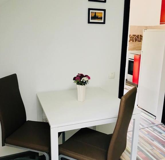 Bed and Breakfast Cazare De Mijloc 12