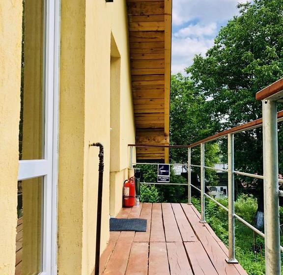 Bed and Breakfast Cazare De Mijloc 2