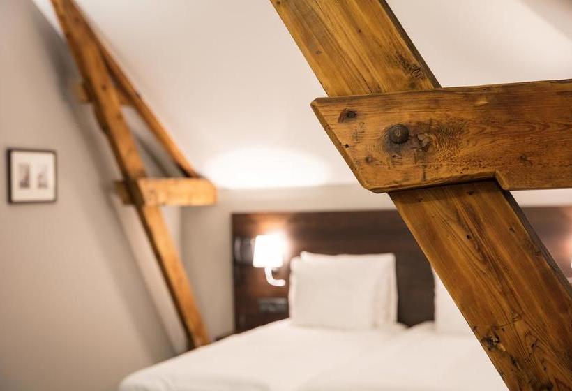 Hotel De Koppelpaarden 8