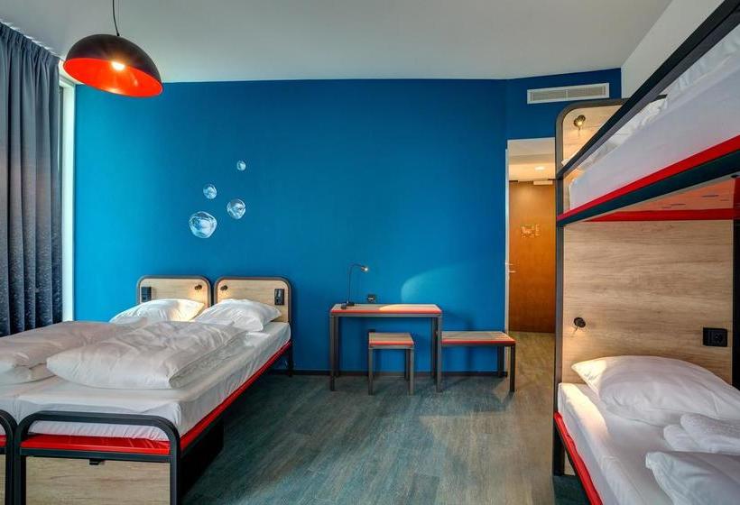 Meininger Hotel Amsterdam Amstel 10