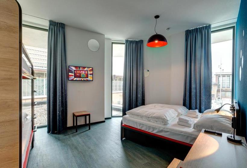 Meininger Hotel Amsterdam Amstel 2