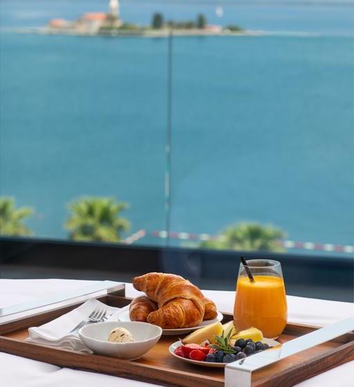 La Perla Hotel & Villas