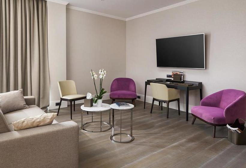 La Perla Hotel & Villas 8