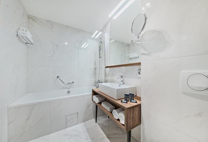 Hôtel Garden Hill 18