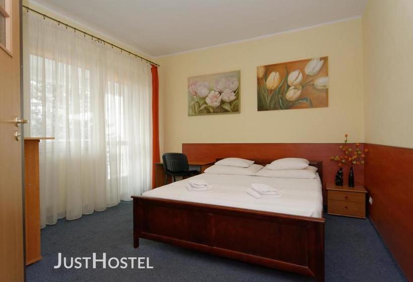 Justhostel