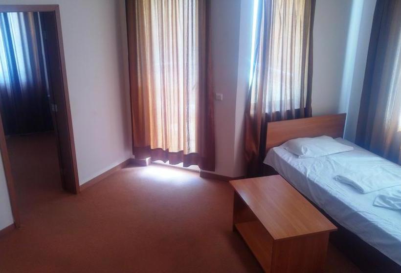 Family Hotel Saga 16