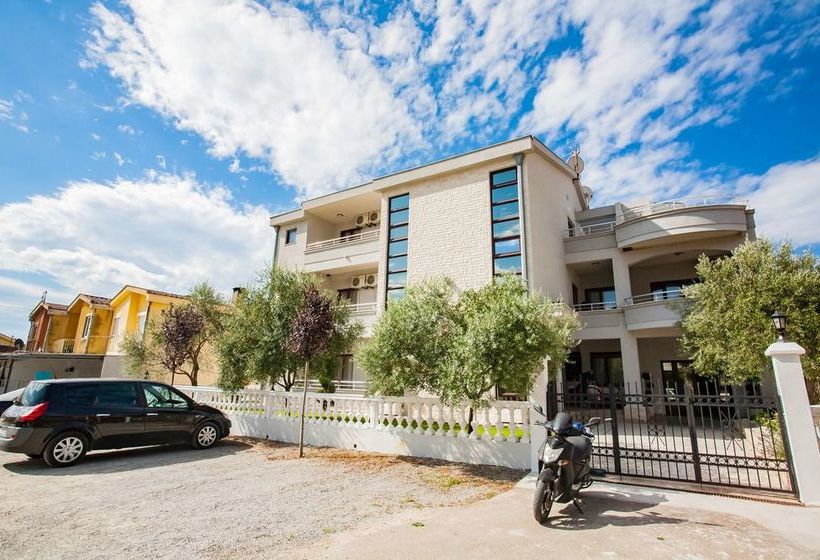 Hotel Nilaj Apartments
