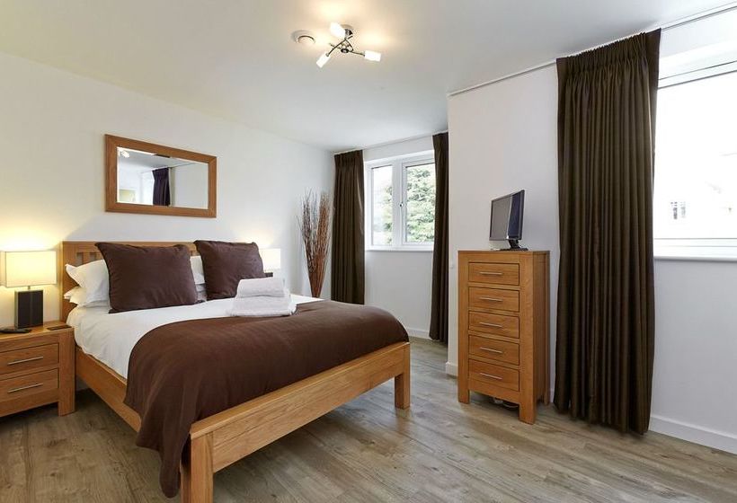 Hôtel New Central Woking 1