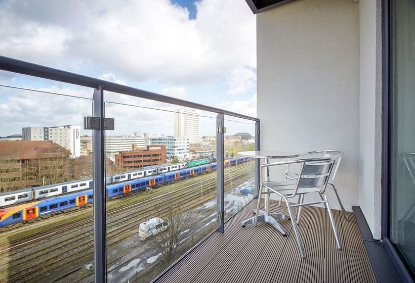 Hôtel New Central Woking 11