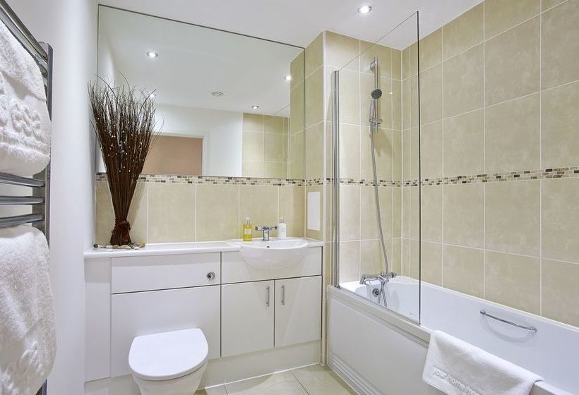 Hôtel New Central Woking 13