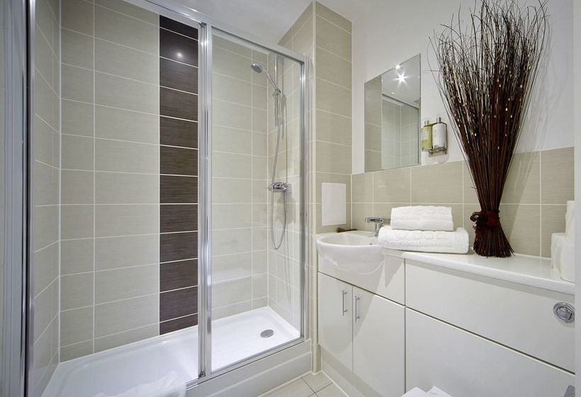 Hôtel New Central Woking 14