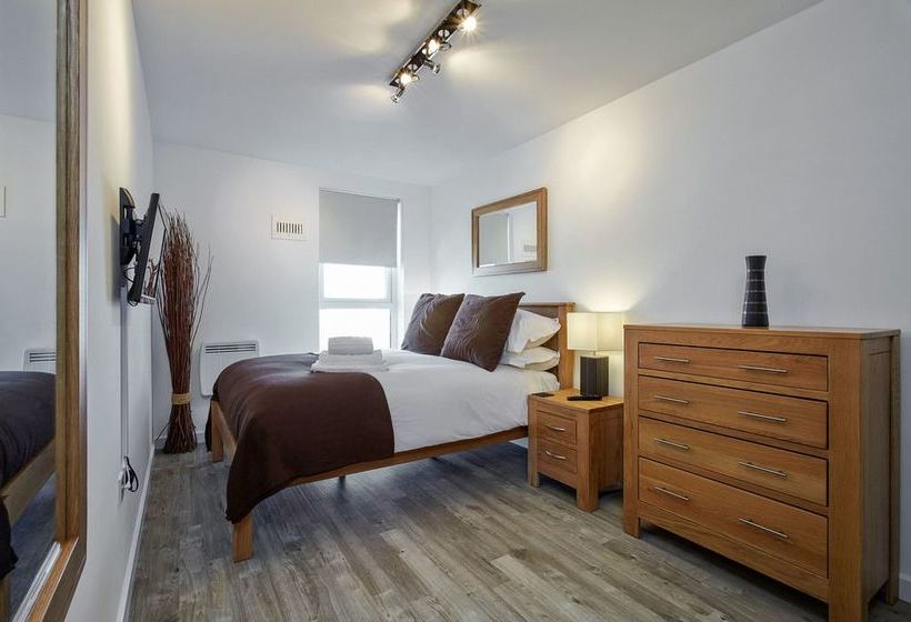 Hôtel New Central Woking 2