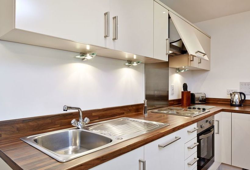 Hôtel New Central Woking 5