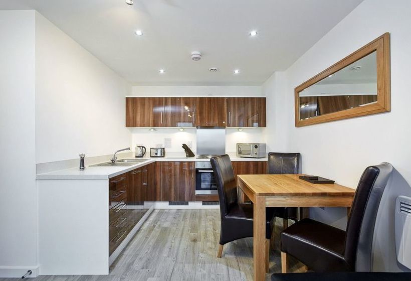 Hôtel New Central Woking 6