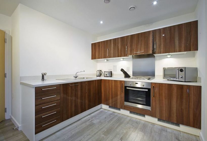 Hôtel New Central Woking 7