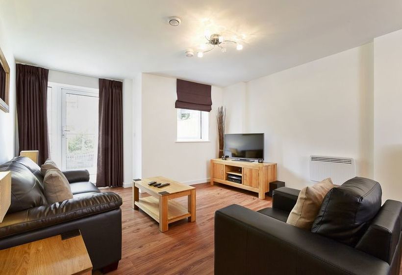 Hôtel New Central Woking 8