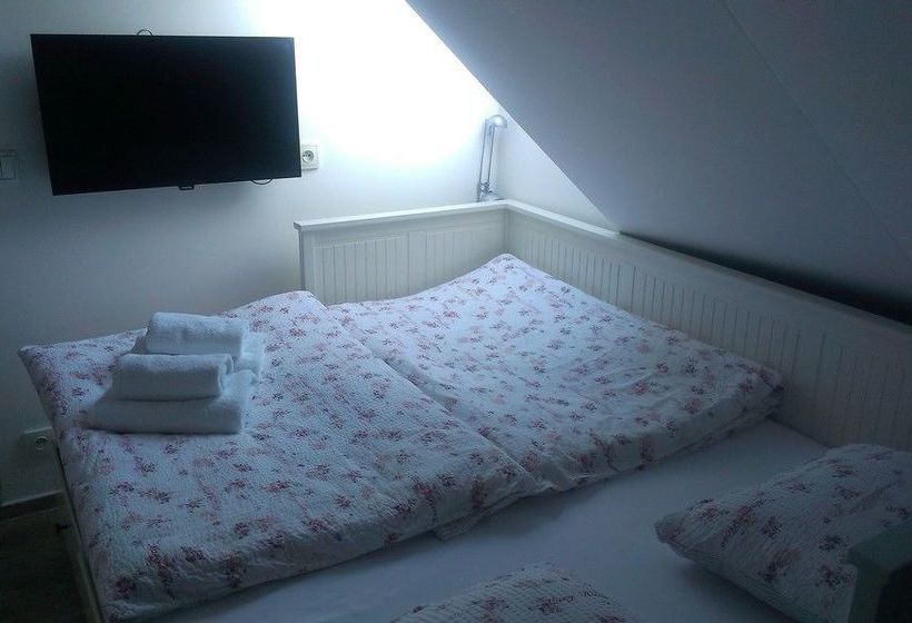 Hôtel House Of Roses 11