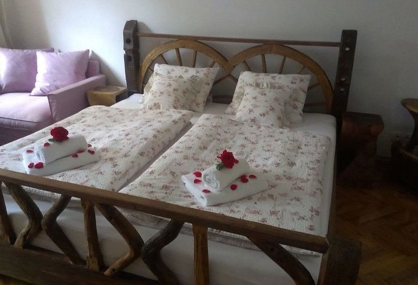 Hôtel House Of Roses 12