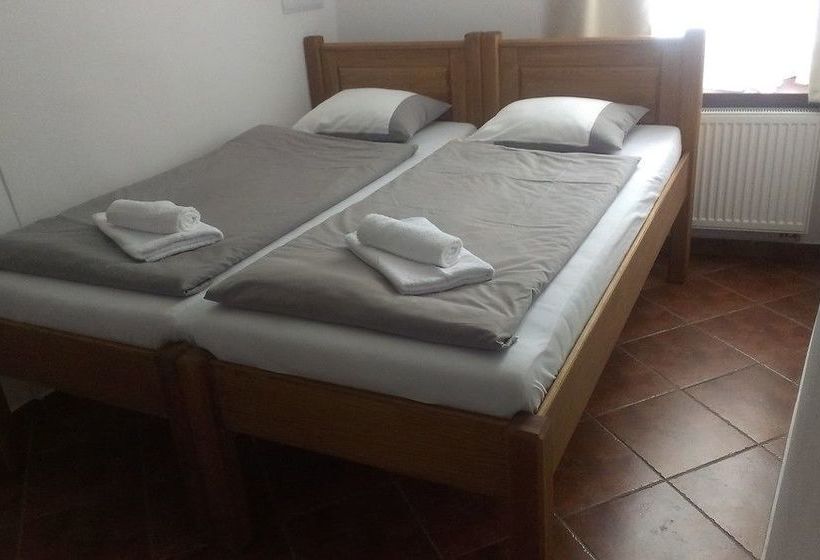 Hôtel House Of Roses 13