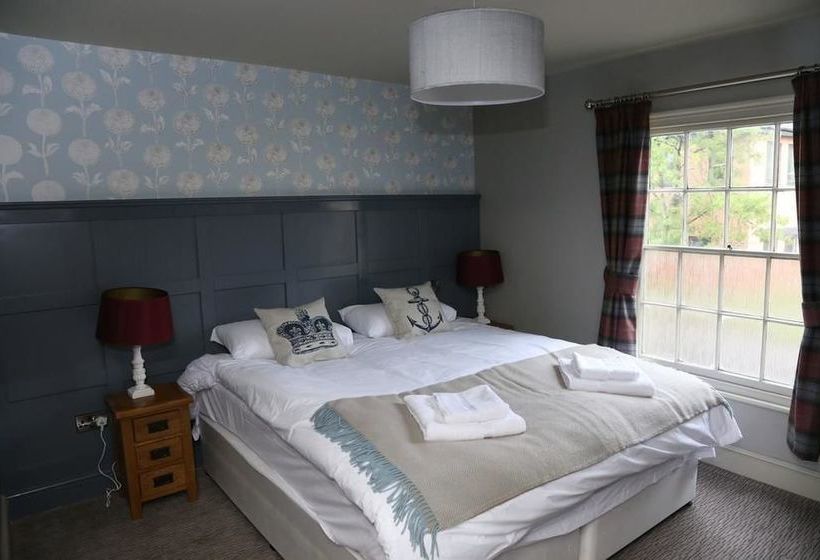 Hostal Crown And Anchor 1