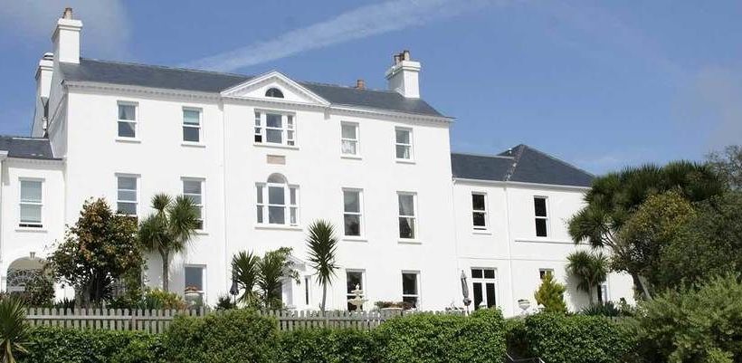 Bed and Breakfast La Haule Manor