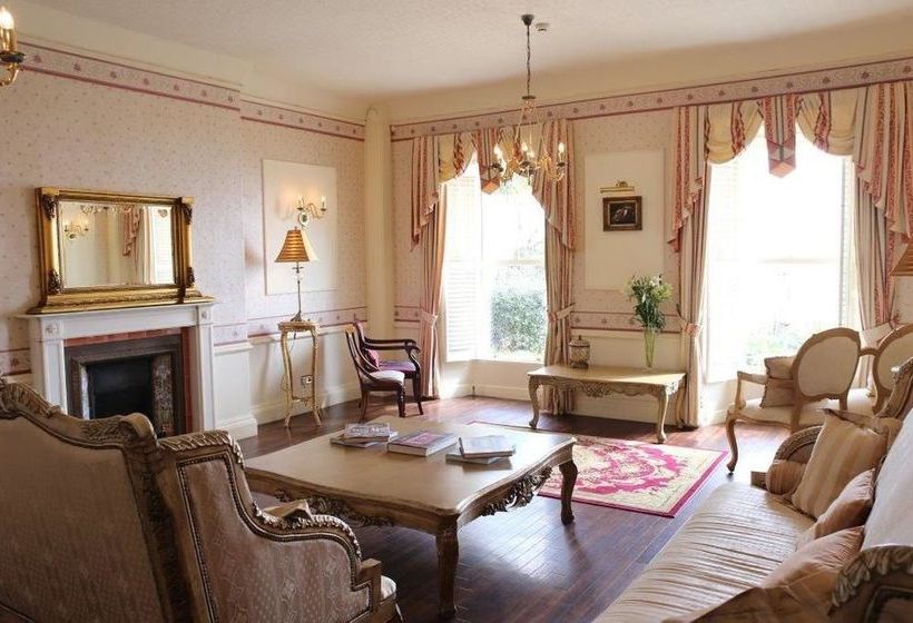 Bed and Breakfast La Haule Manor 1