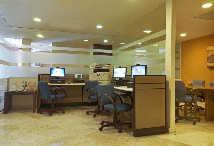 Hotel Fiesta Inn Perinorte