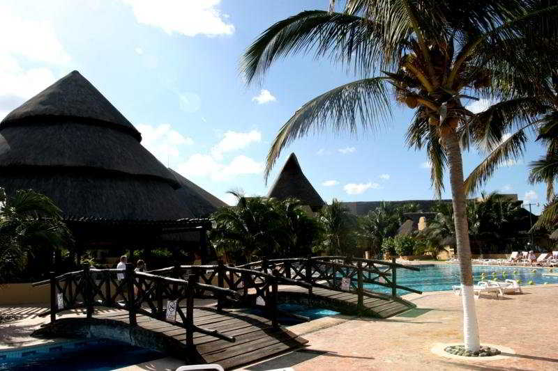 Hotel Reef Yucatan Beach Resort