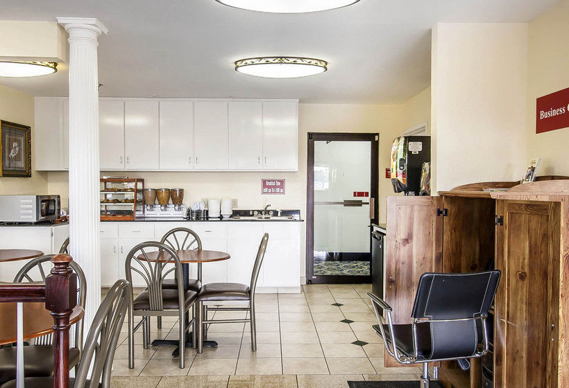 Hotel Econo Lodge  | Prattville | Alabama | United States 10