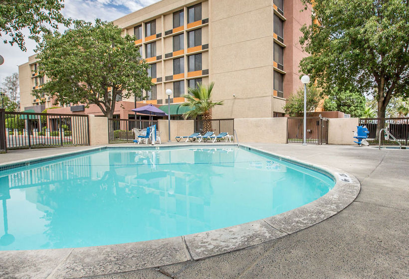 Clarion Hotel Bakersfield  | Bakersfield | California | United States 3
