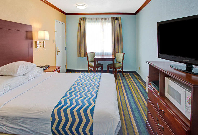 Hotel Ramada Limited  | Bishop | California | United States 8