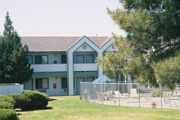 Hotel Willow Inn Suites Bakersfield California