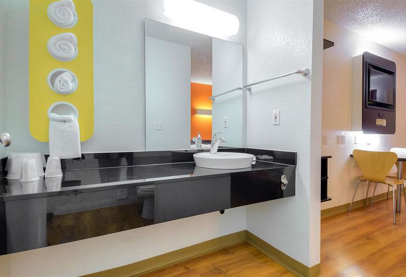 Motel 6 Carlsbad Downtown  | Carlsbad | California | United States 3